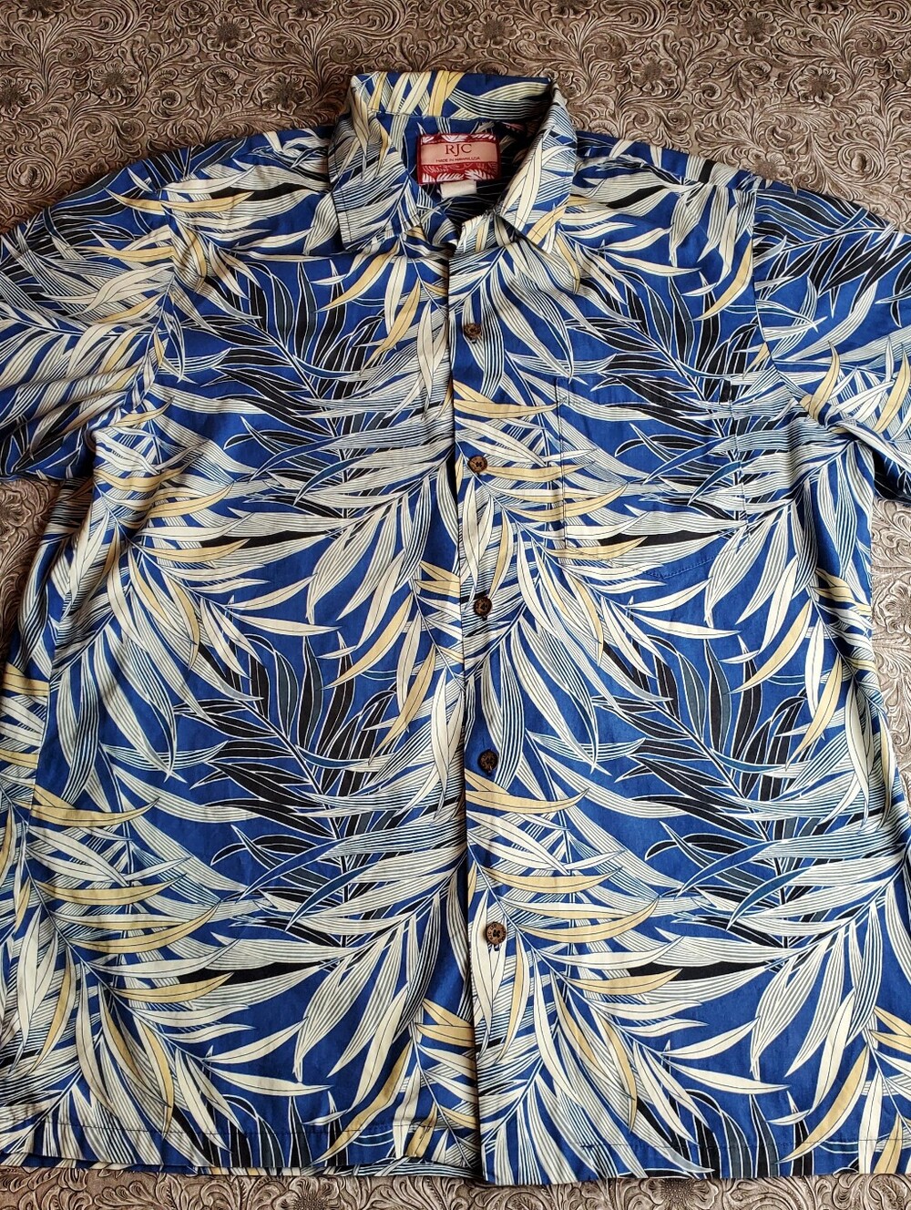 RJC Hawaiian Button Up Shirt w/ Palm Fronds Sz Large. Wood Buttons.